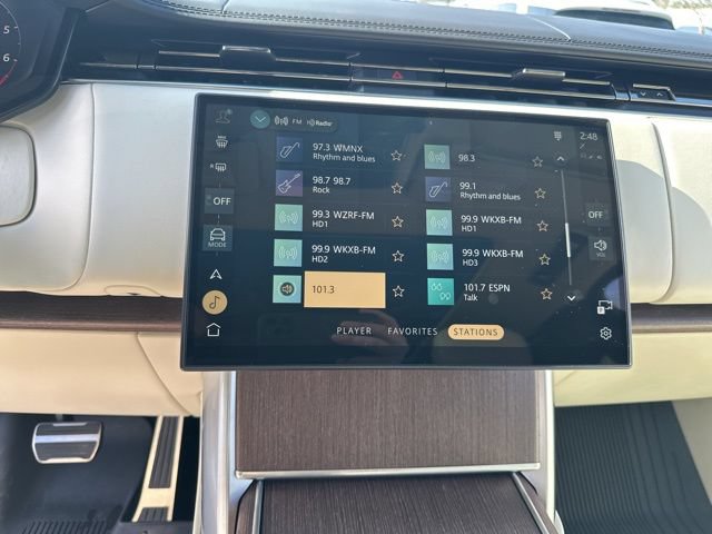 Used 2025 Land Rover Range Rover SE AWD/4WD image 16