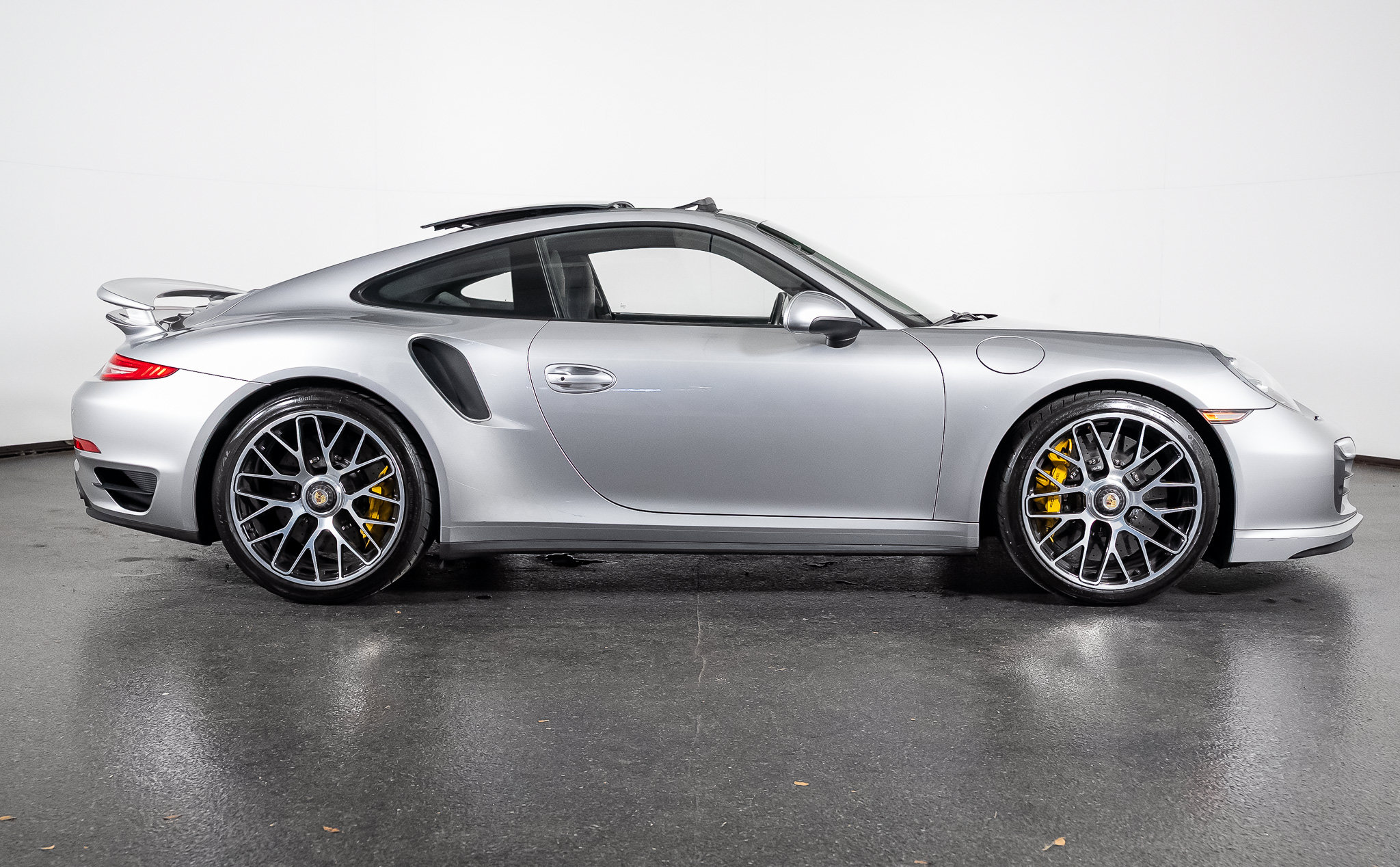 Used 2014 Porsche 911 Turbo S AWD/4WD image 29