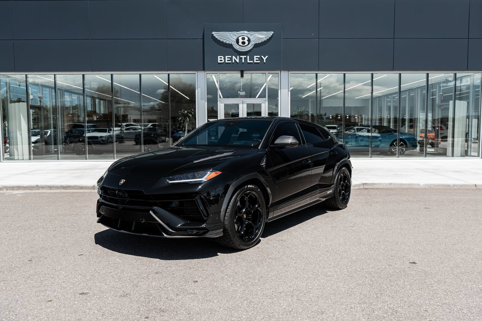 Used 2023 Lamborghini Urus Performante AWD/4WD image 1