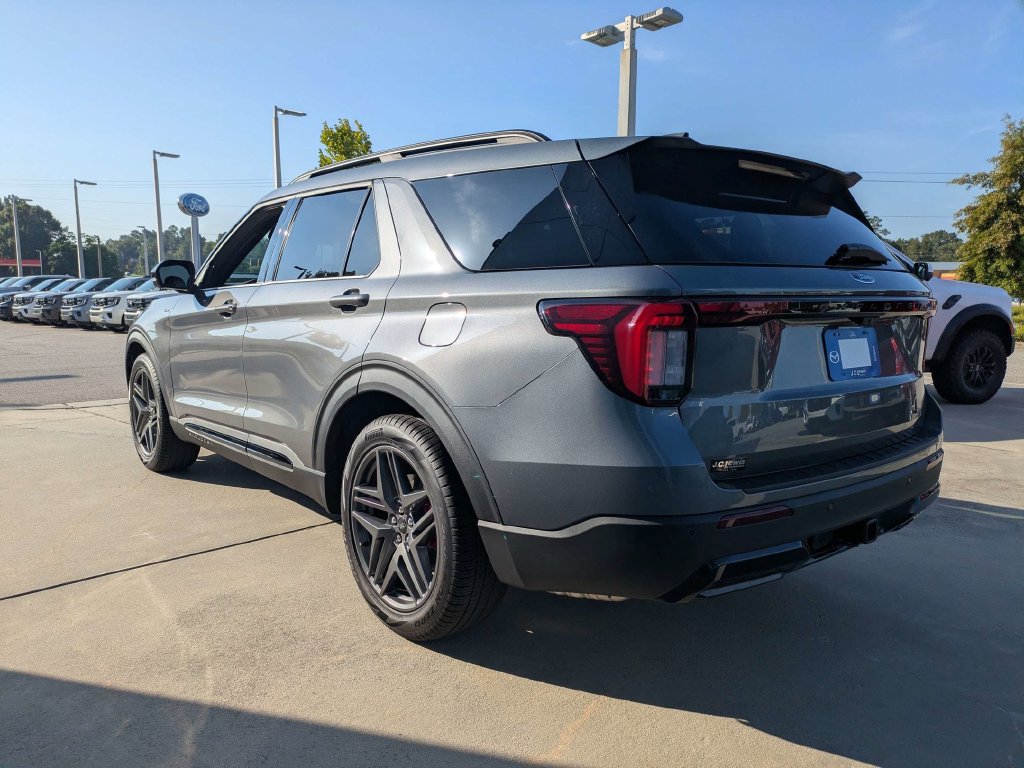 New 2026 Ford Explorer ST-Line w/ ST-Line Street Pack RWD image 6