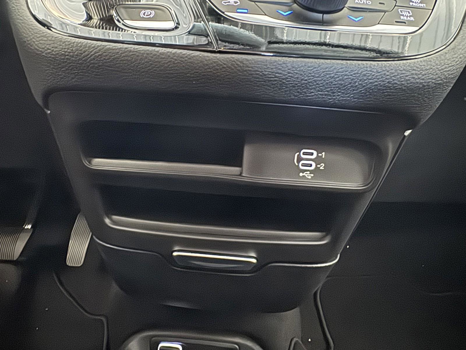 New 2026 Chrysler Pacifica Select image 16