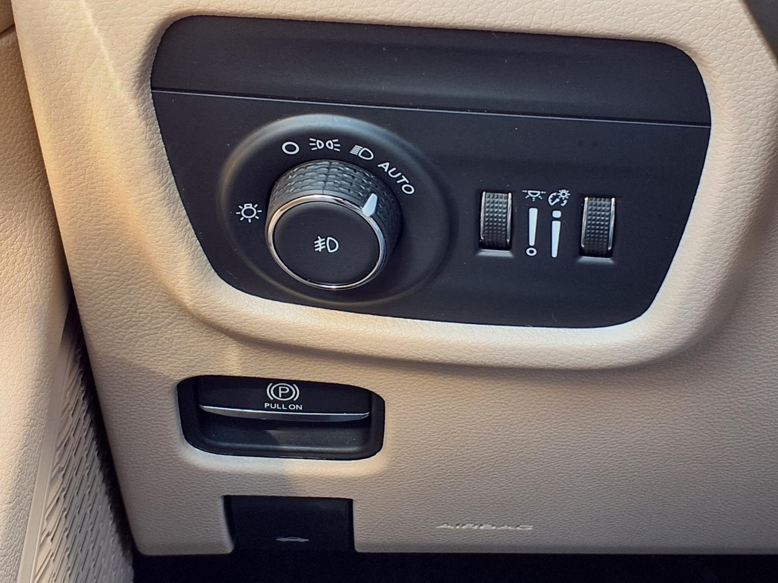 Certified 2025 Jeep Grand Cherokee Limited AWD/4WD image 19