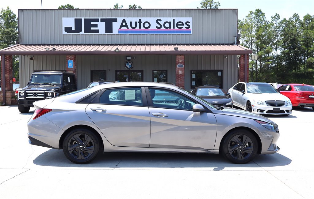 Used 2023 Hyundai Elantra SEL FWD image 8