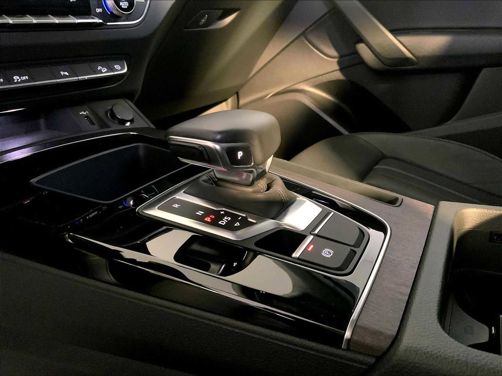 Used 2021 Audi Q5 Premium w/ Convenience Package image 17