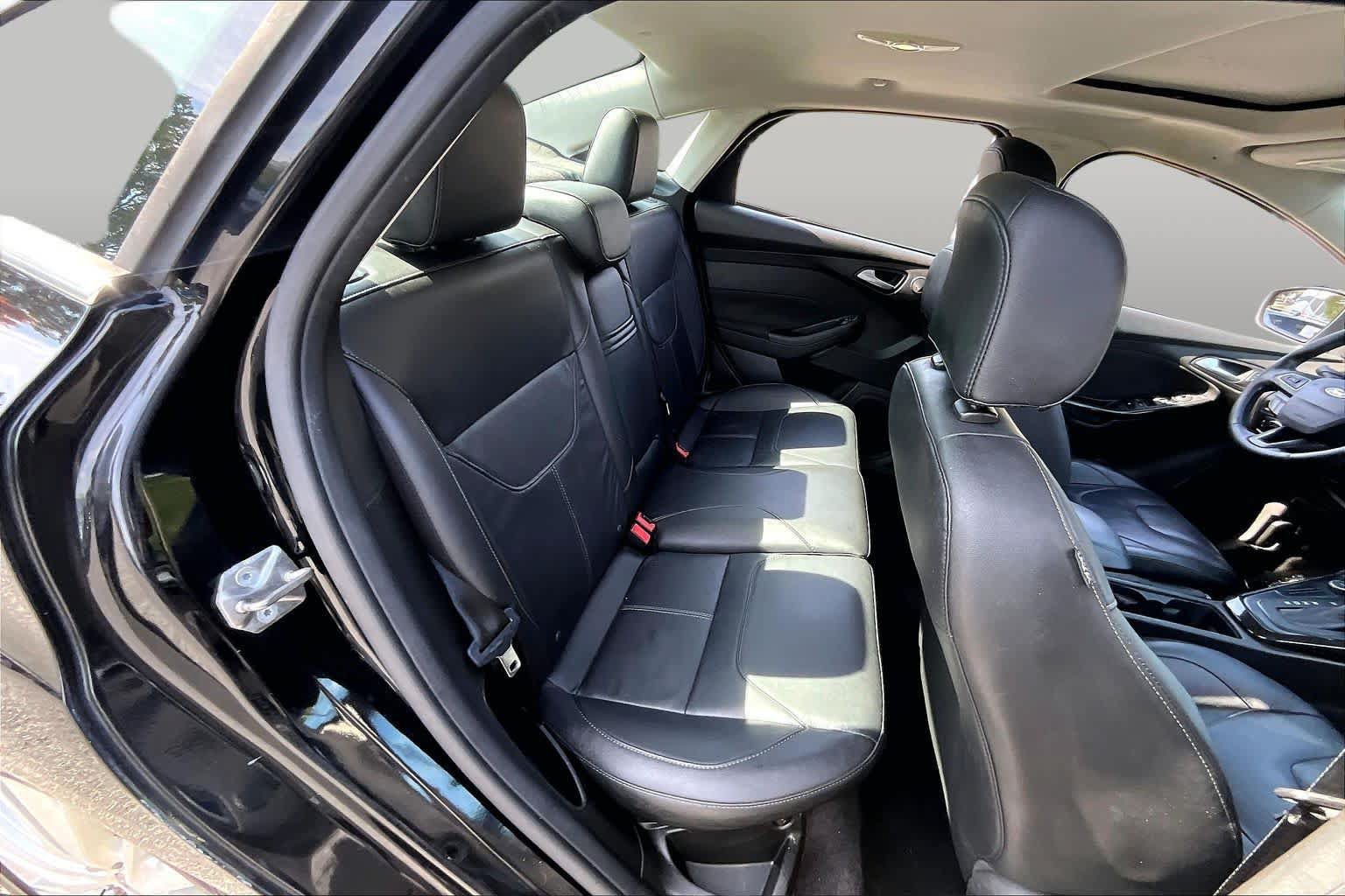 Used 2016 Ford Focus Titanium FWD image 21