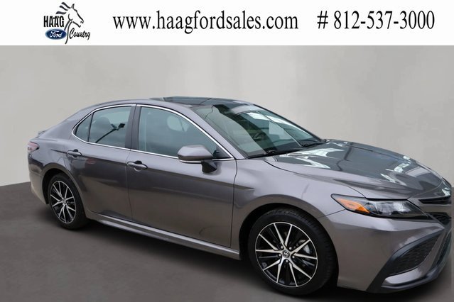 Used 2023 Toyota Camry SE image 1