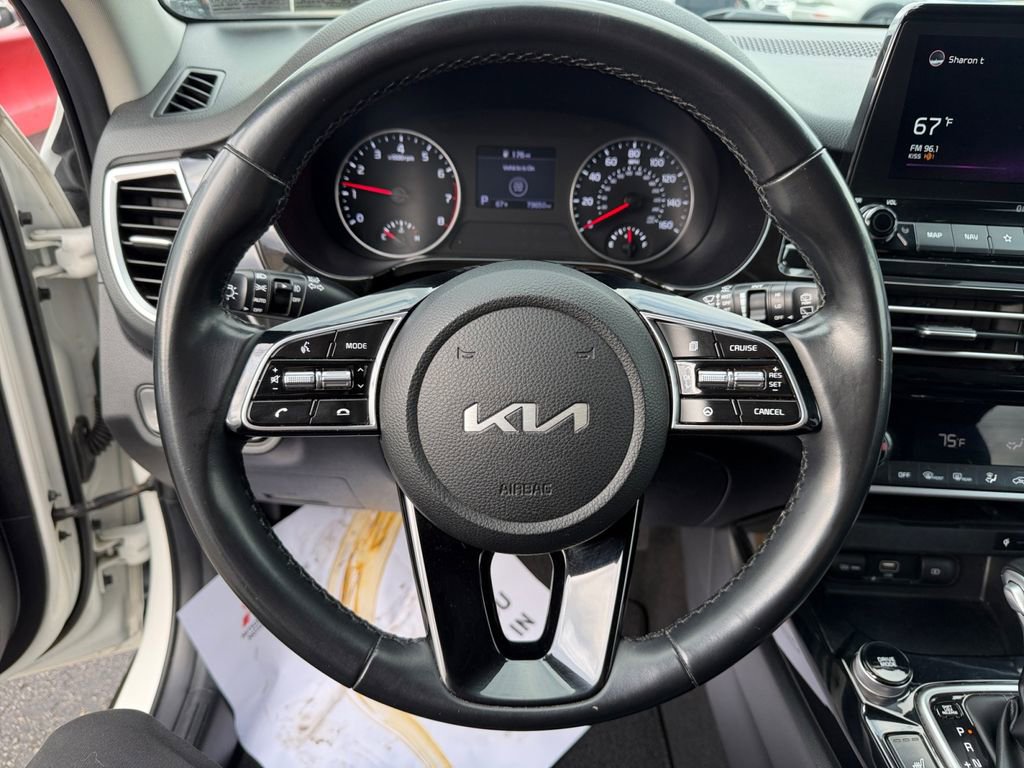 Used 2022 Kia Seltos EX image 15