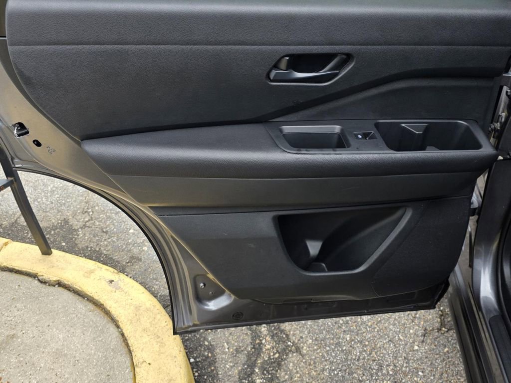 Used 2024 Nissan Pathfinder SV FWD image 35