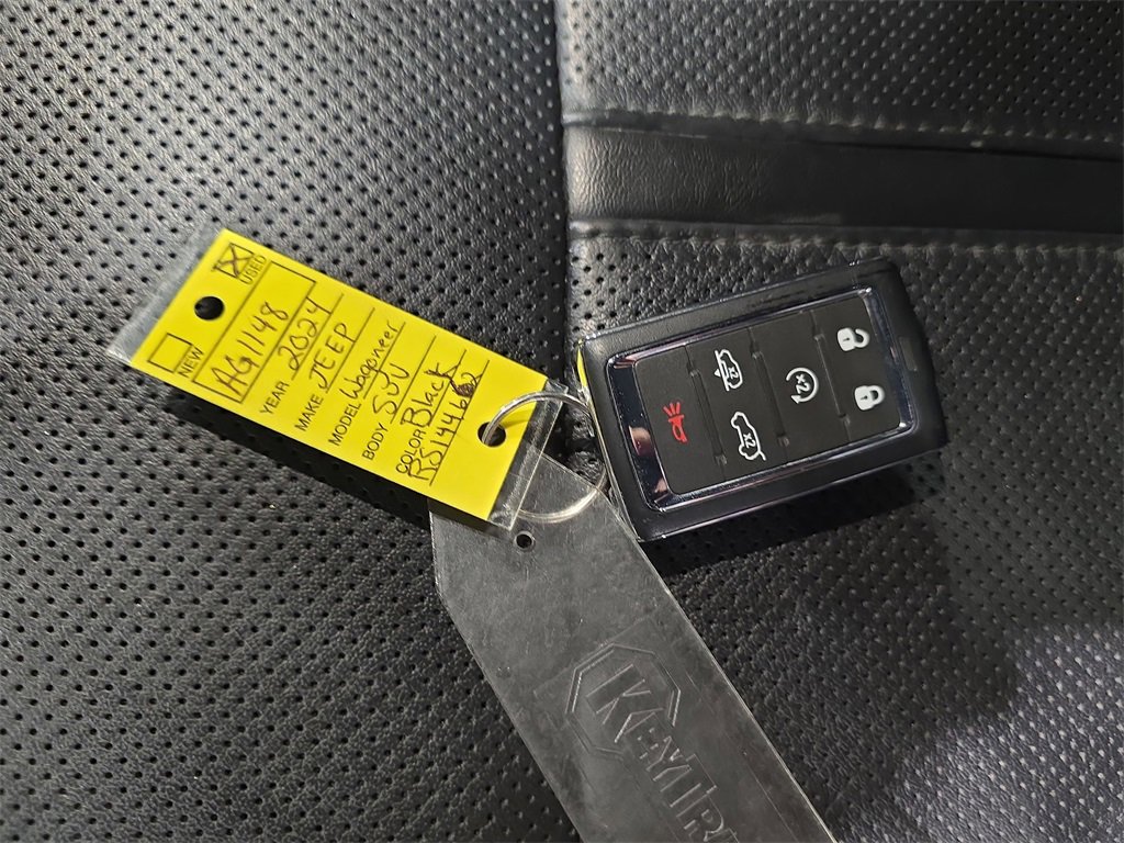 Used 2024 Jeep Wagoneer L Series II w/ Flexible Seating Group image 36