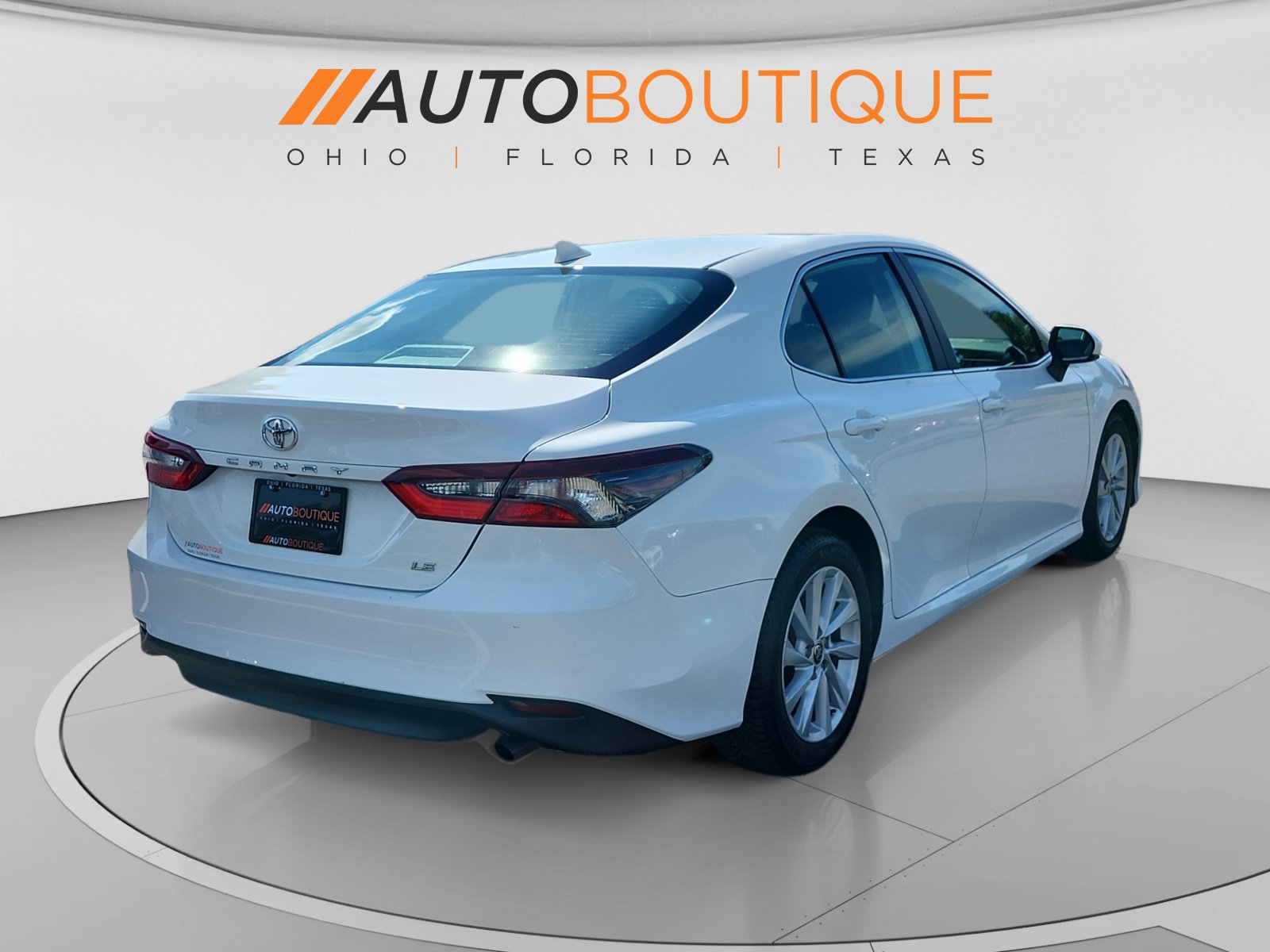 Used 2021 Toyota Camry LE FWD image 5