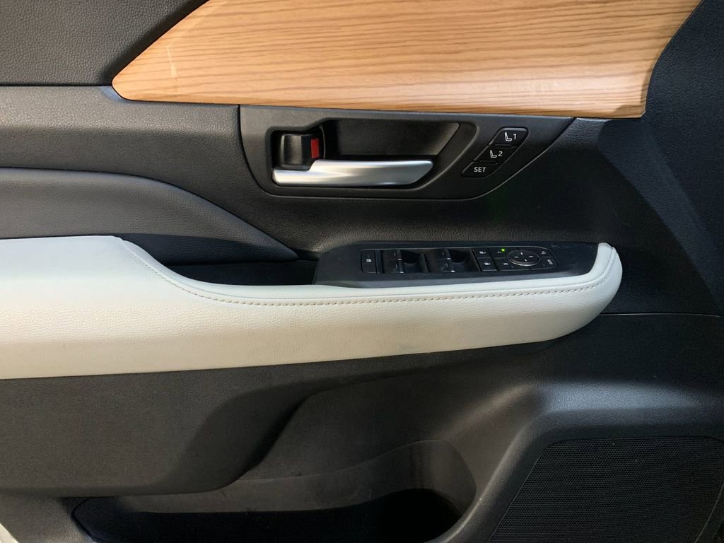 Used 2024 Toyota Grand Highlander Limited image 12