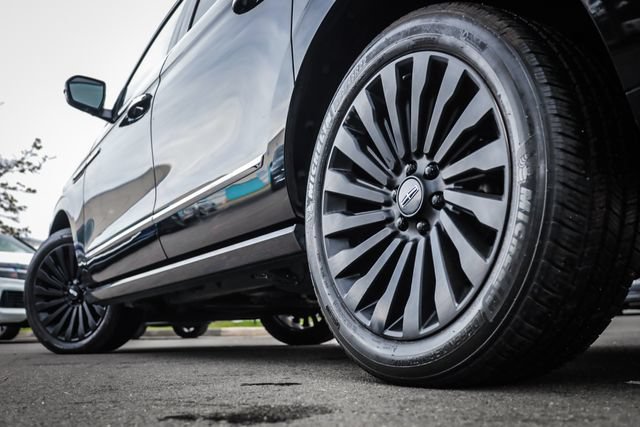 Used 2018 Lincoln Navigator L Reserve w/ Technology Package AWD/4WD image 17