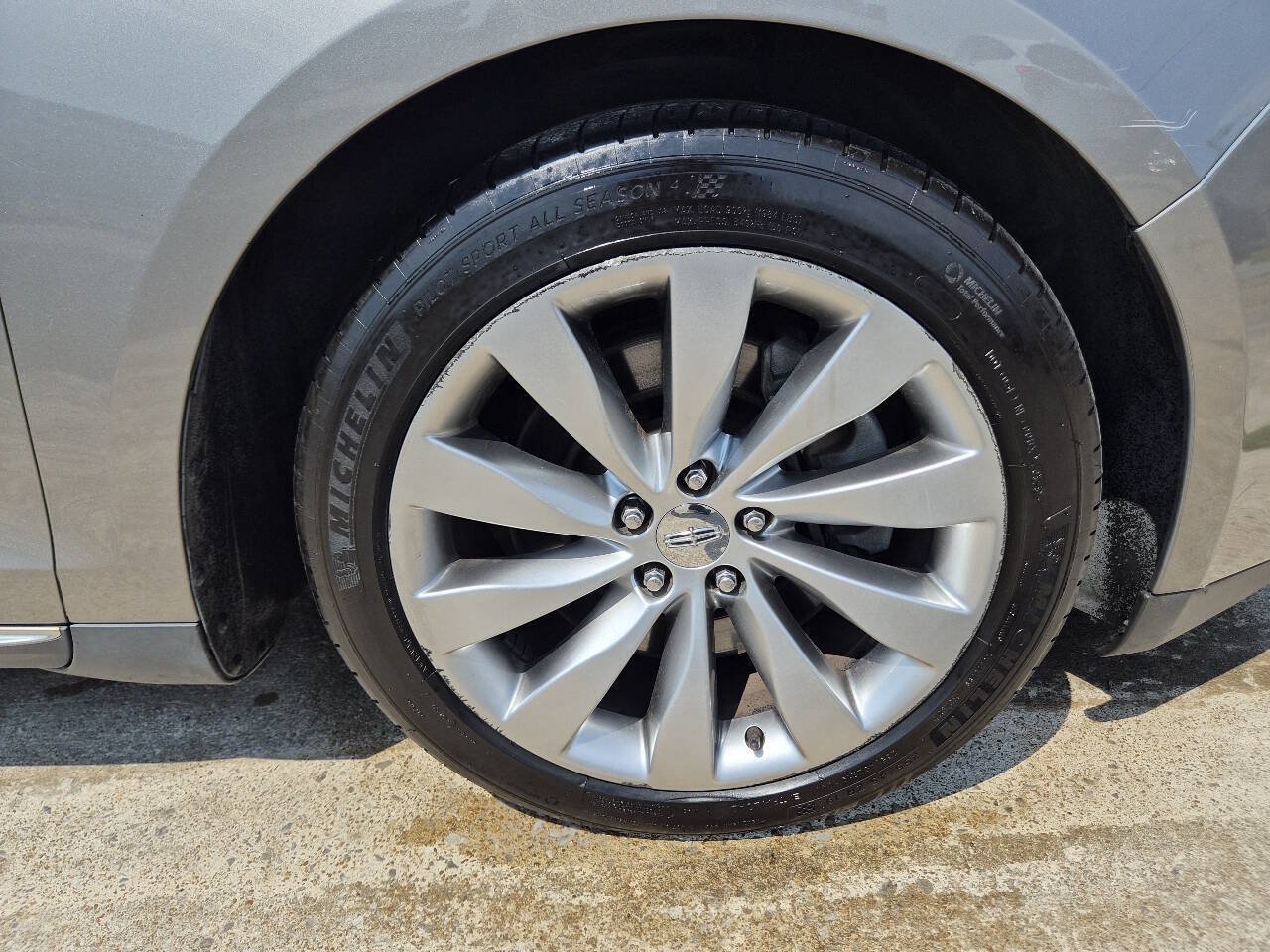 Used 2015 Lincoln MKS w/ Equipment Group 101A FWD image 23