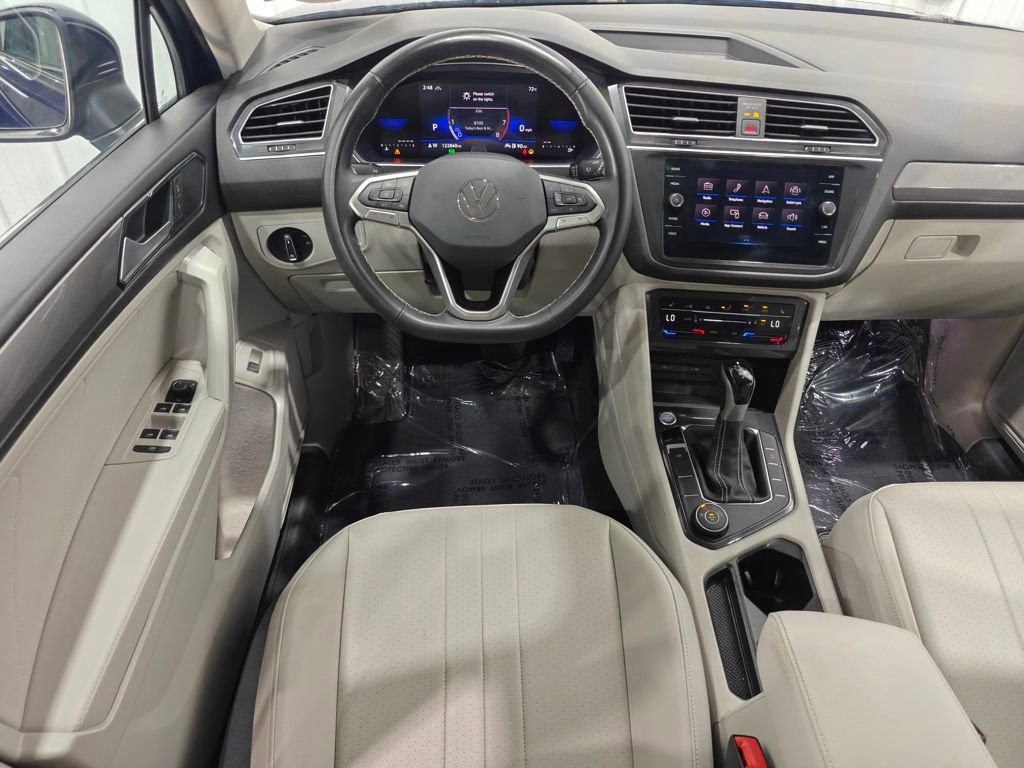 Used 2024 Volkswagen Tiguan SE AWD/4WD image 4