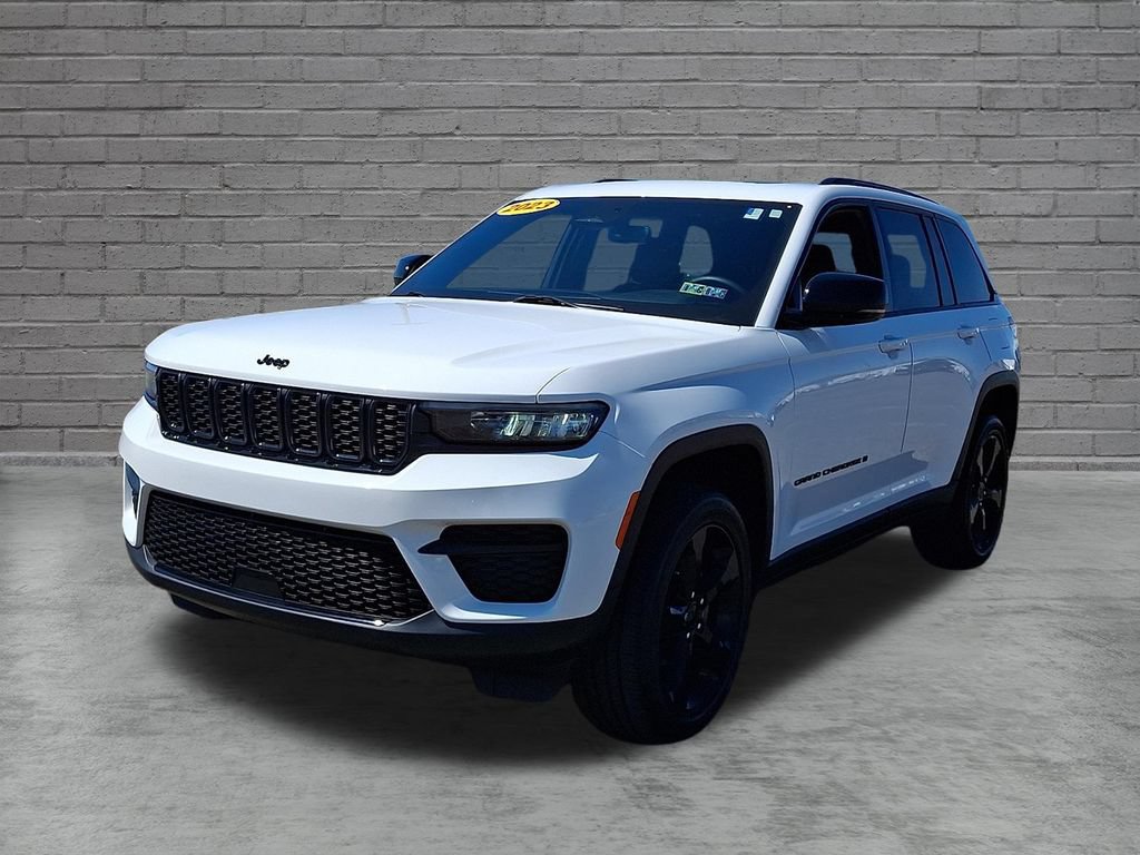 Used 2023 Jeep Grand Cherokee Altitude AWD/4WD image 5