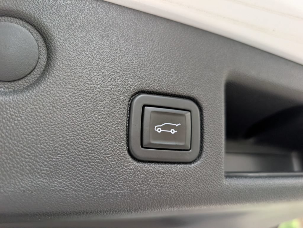 Used 2020 Chevrolet Equinox Premier FWD image 26