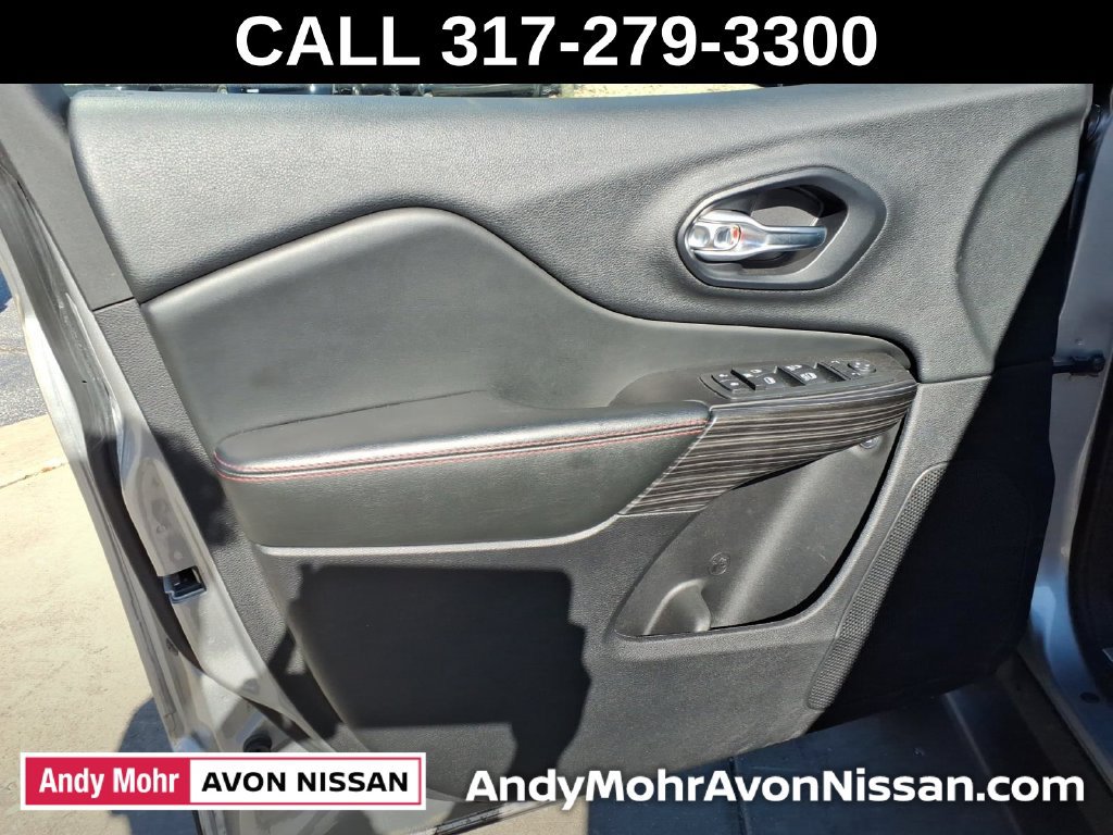 Used 2014 Jeep Cherokee Trailhawk w/ Comfort/Convenience Group AWD/4WD image 15
