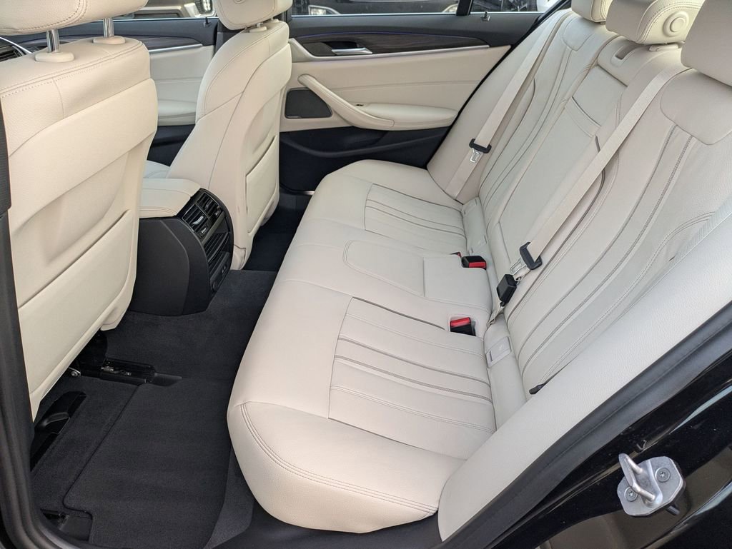 Used 2021 BMW 530i xDrive w/ Premium Package image 23