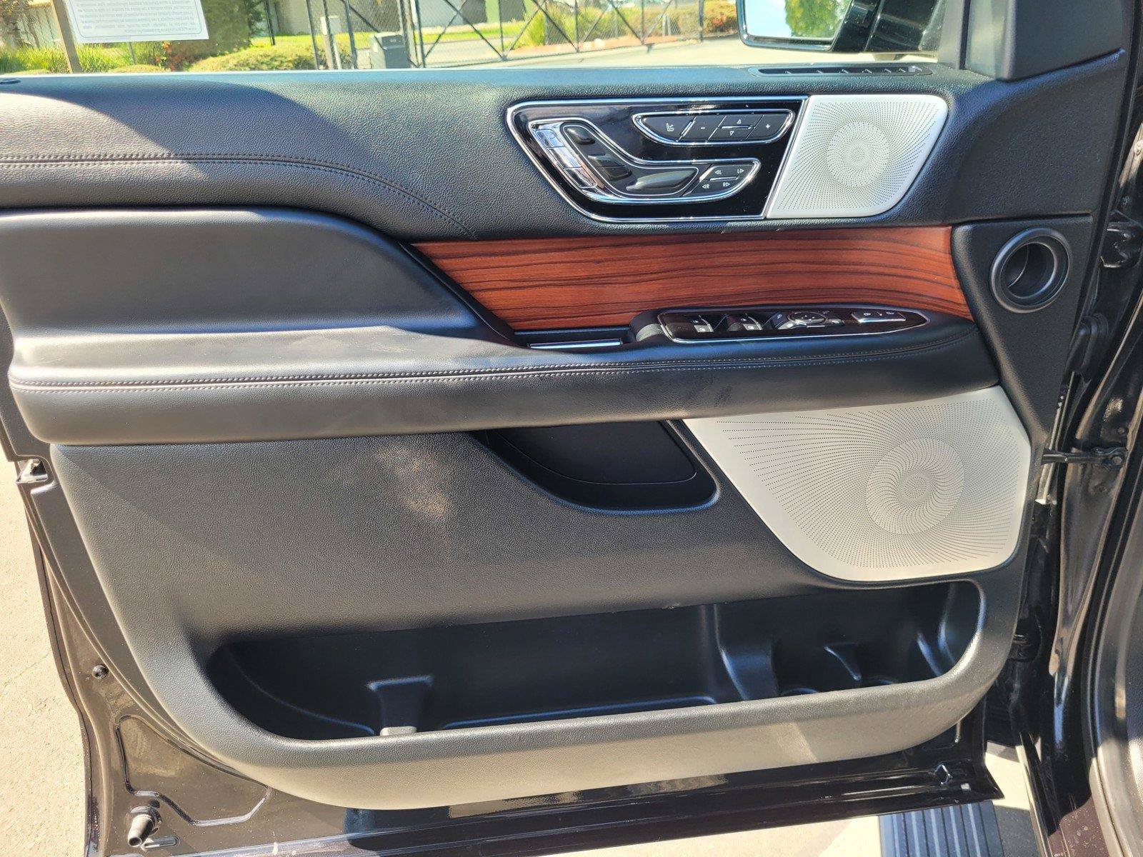 Used 2021 Lincoln Navigator L Reserve AWD/4WD image 21