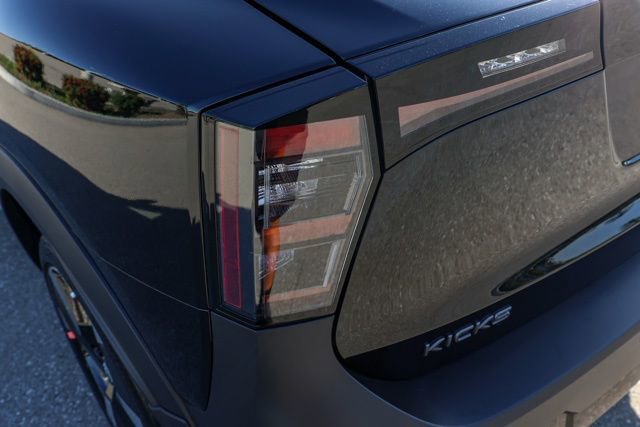 New 2025 Nissan Kicks SR image 7