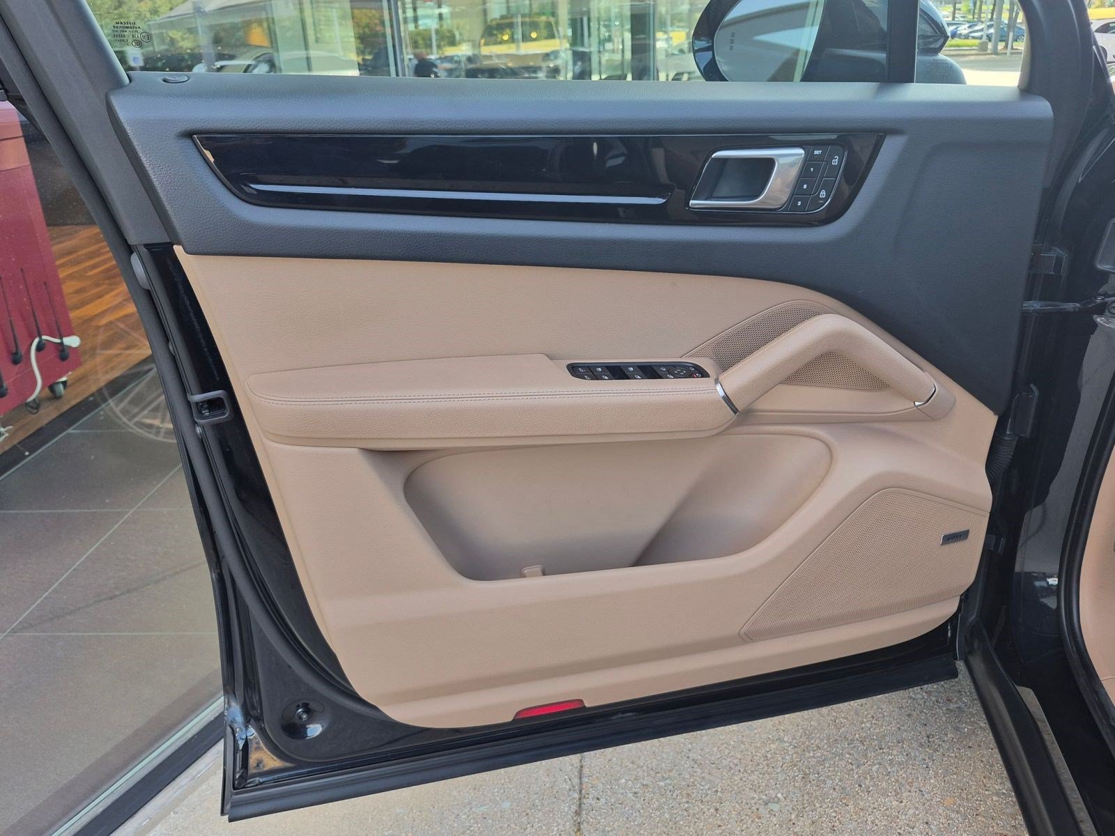 Certified 2023 Porsche Cayenne AWD/4WD image 13