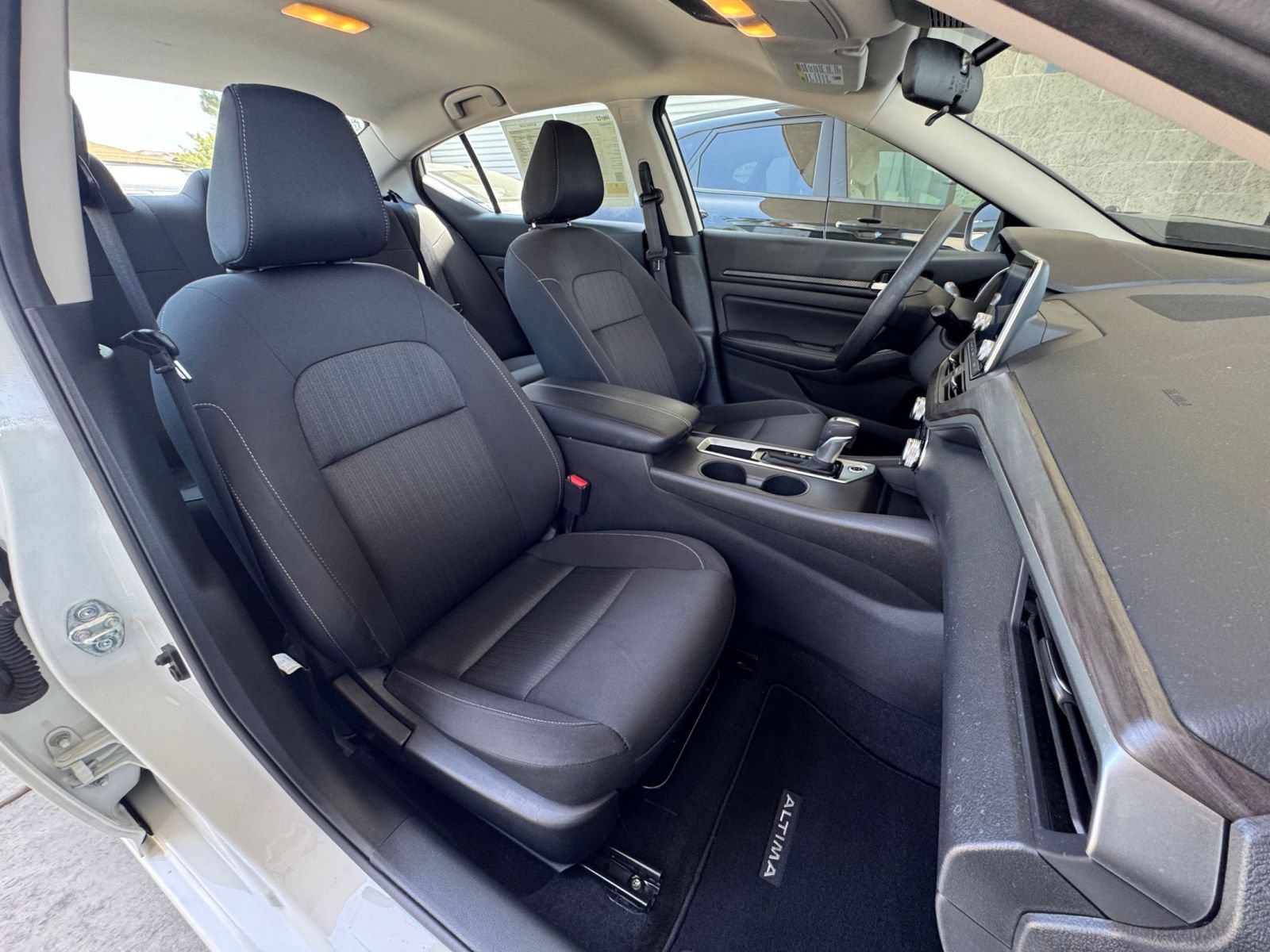 Used 2025 Nissan Altima 2.5 SV FWD image 36