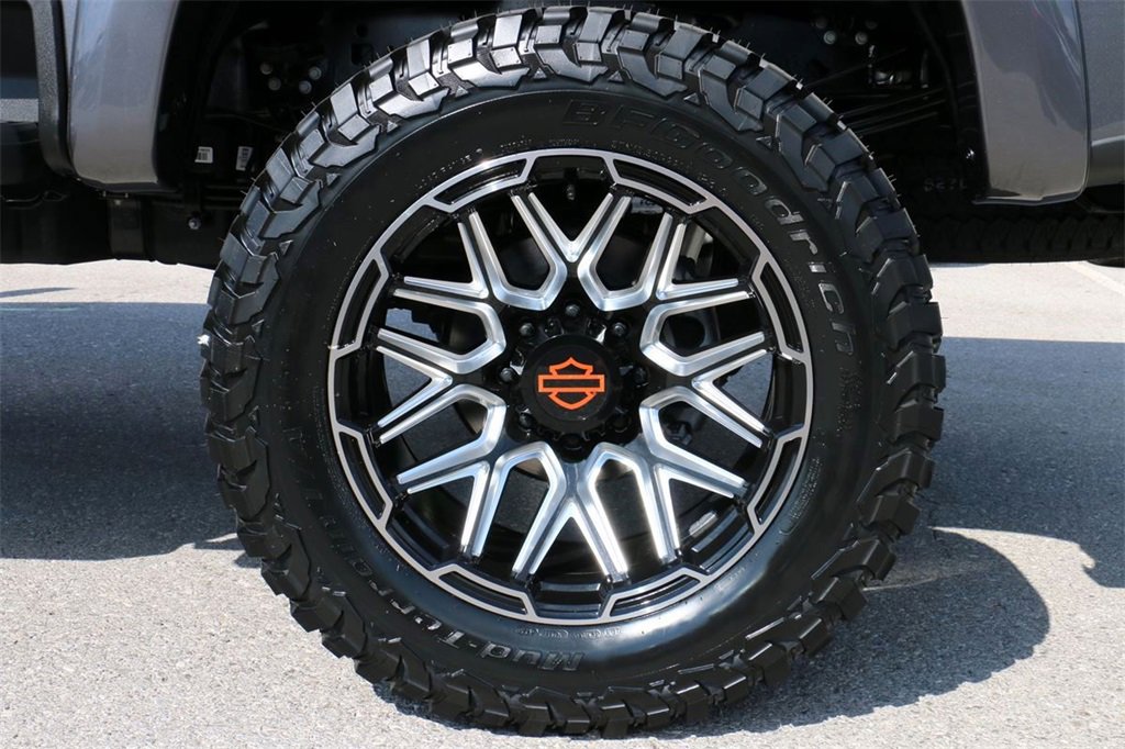 New 2026 Ford F250 Lariat w/ Black Appearance Package image 8