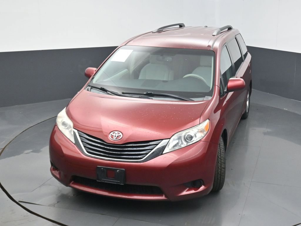 Used 2012 Toyota Sienna LE w/ Towing Pkg image 33