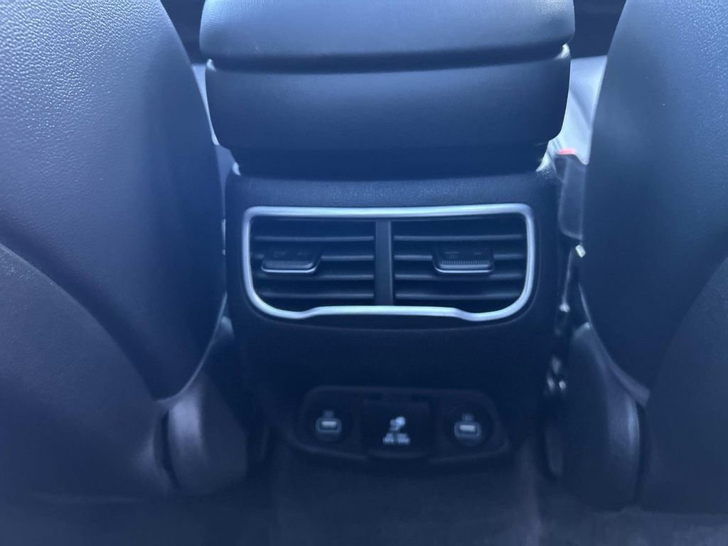 Used 2022 Hyundai Santa Fe Limited image 17