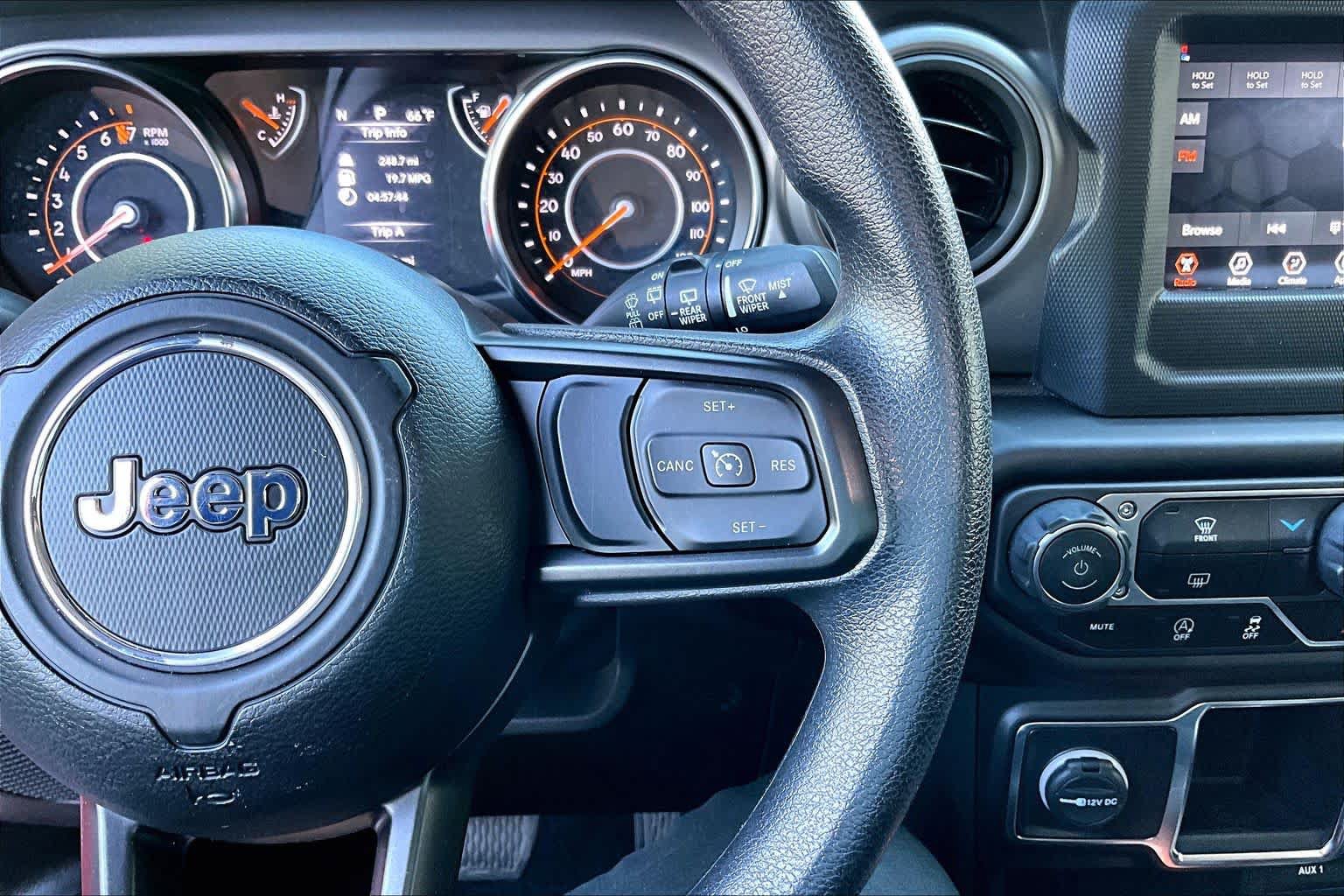 Used 2022 Jeep Wrangler Unlimited Sport AWD/4WD image 25