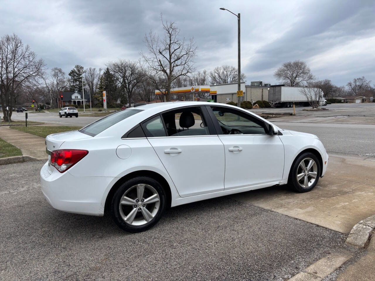 Used 2015 Chevrolet Cruze LT image 19