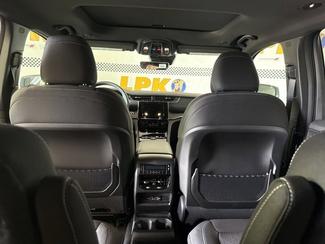 New 2025 Jeep Grand Cherokee L Laredo image 31