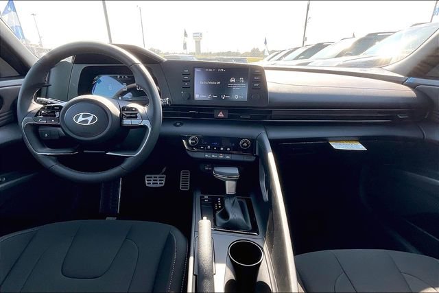 Certified 2025 Hyundai Elantra Sport image 5