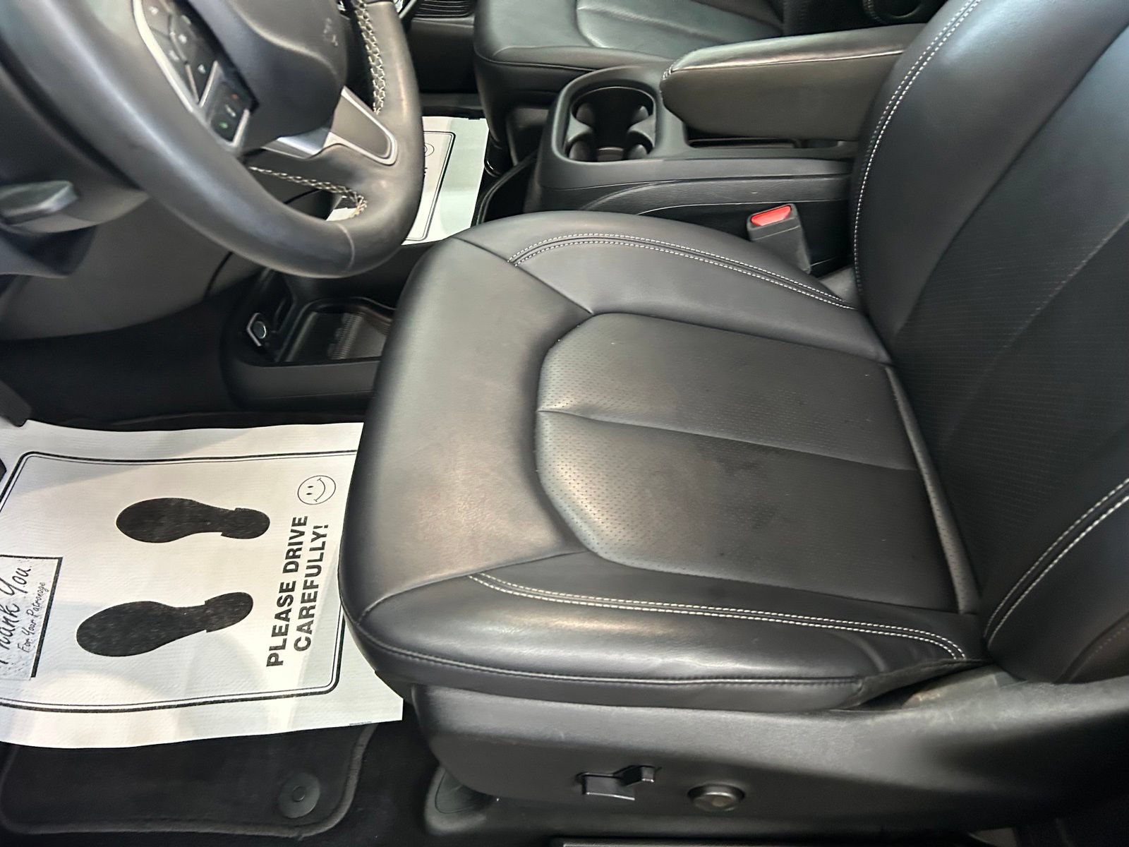 Certified 2025 Chrysler Pacifica Select FWD image 22