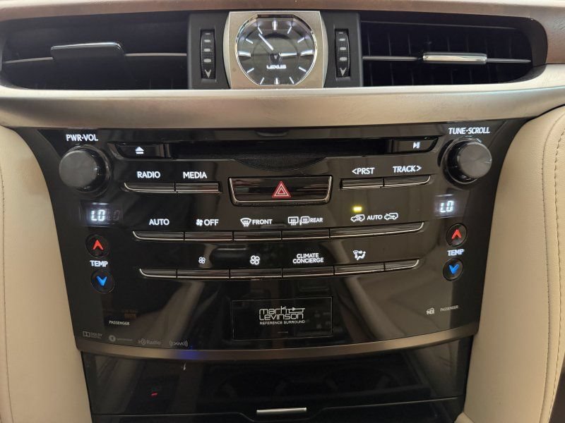 Used 2019 Lexus LX 570 4WD w/ Luxury Package image 32