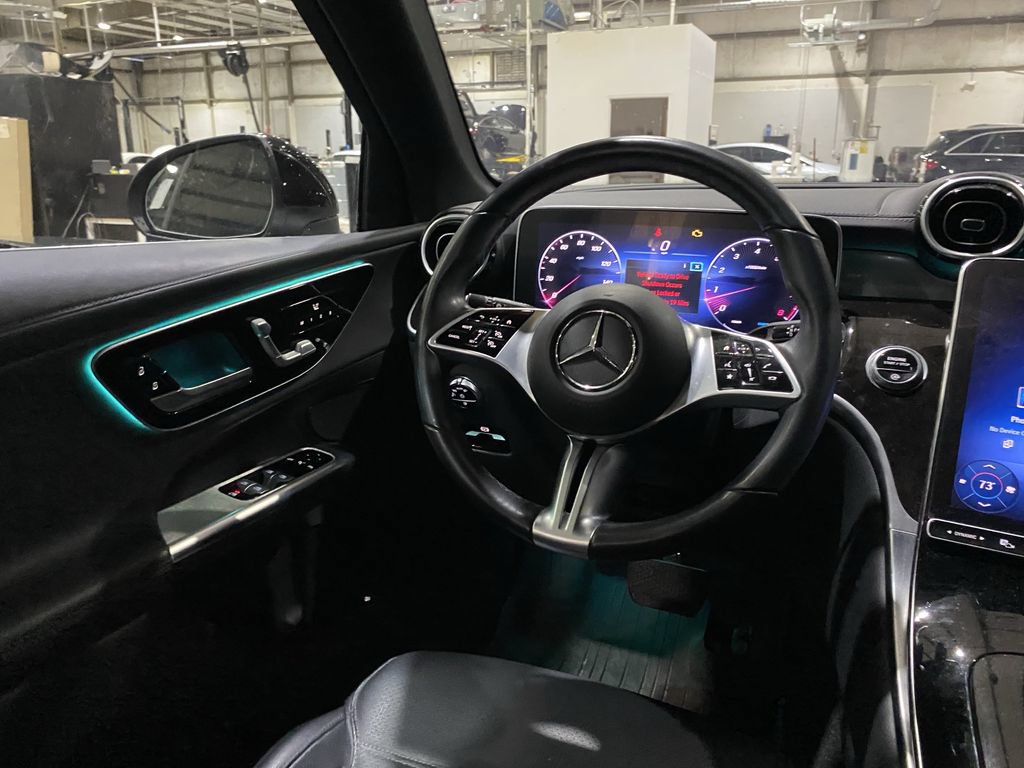 Used 2023 Mercedes-Benz GLC 300 4MATIC image 3