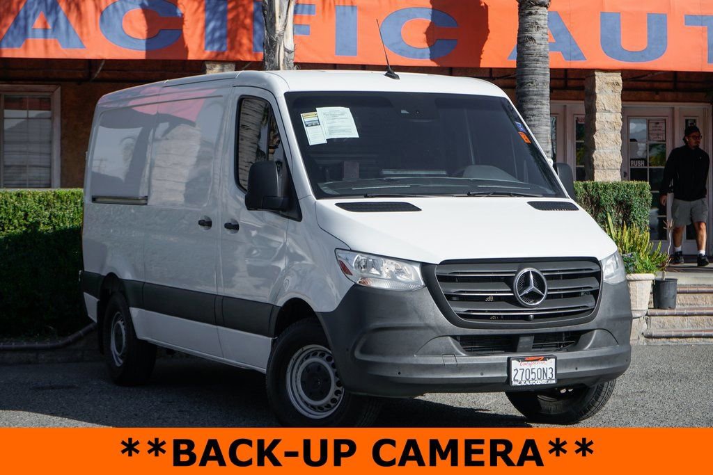 Used 2022 Mercedes-Benz Sprinter 1500 image 2