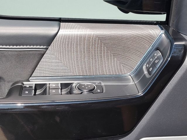 Used 2023 Ford F150 Lightning Platinum AWD/4WD image 23
