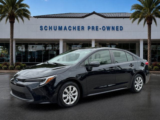Used 2024 Toyota Corolla LE FWD image 3