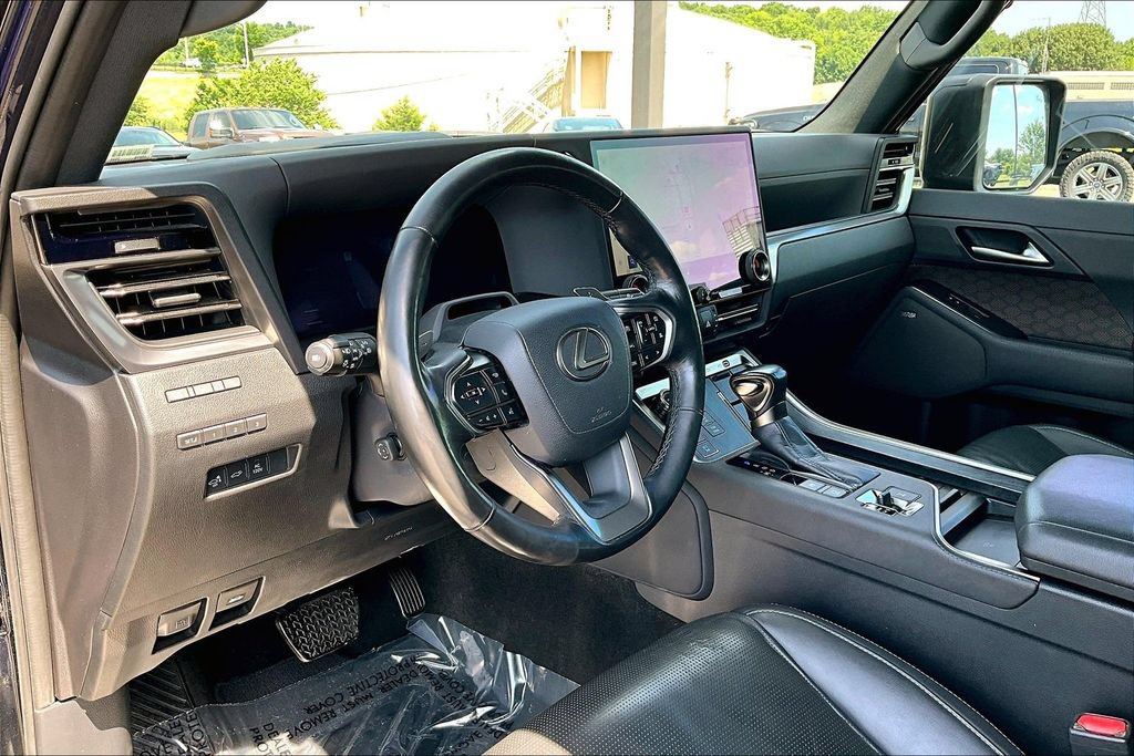 Used 2024 Lexus GX 550 w/ Cold Area Package AWD/4WD image 18