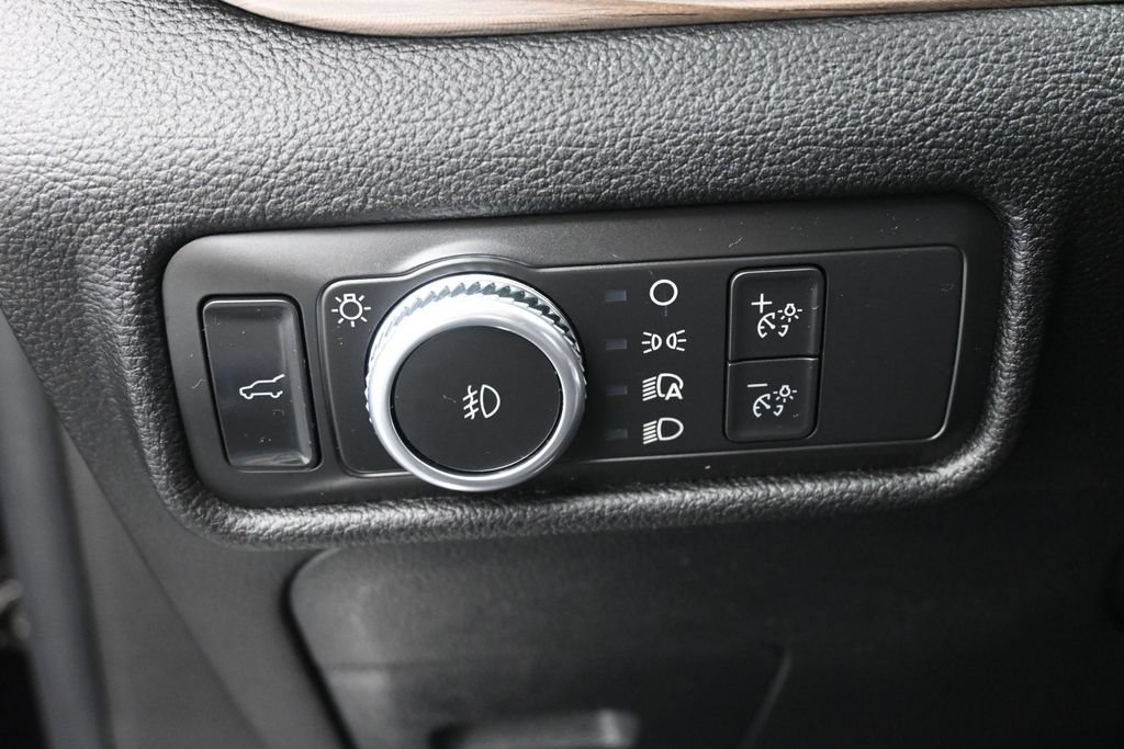 Certified 2022 Ford Explorer Limited w/ Equipment Group 301A RWD image 11