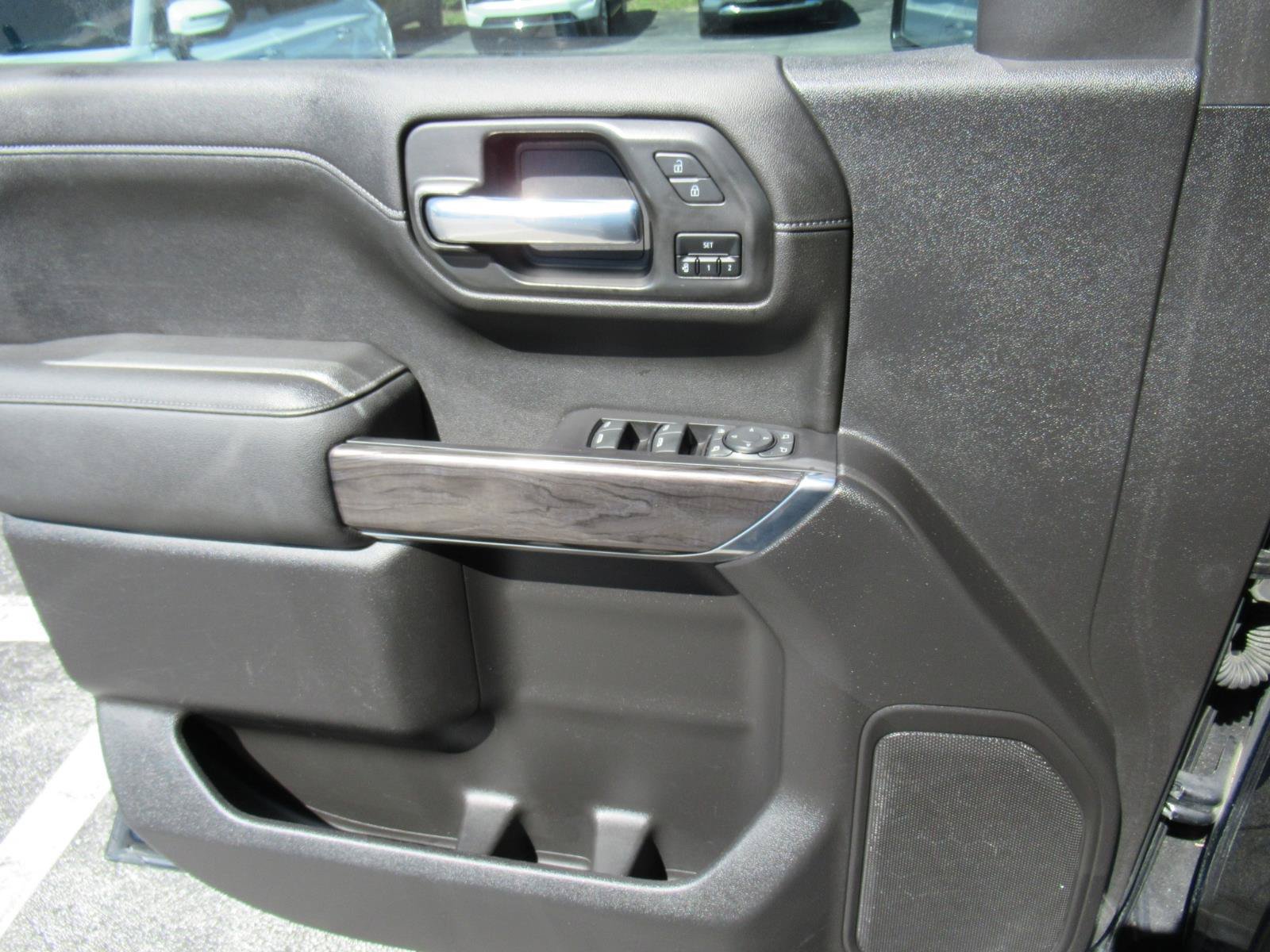 Used 2021 Chevrolet Silverado 1500 LTZ AWD/4WD image 22