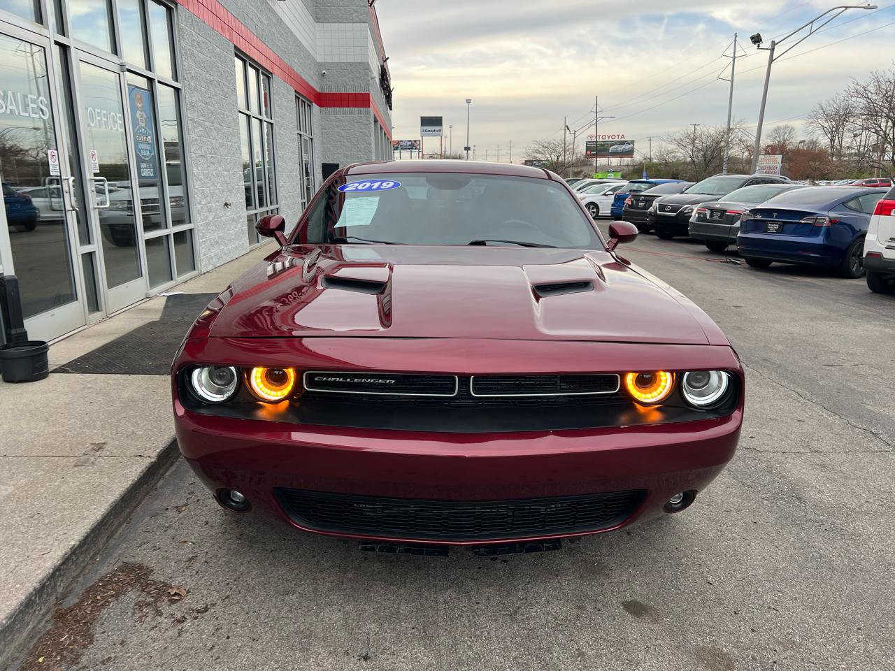 Used 2019 Dodge Challenger SXT image 9