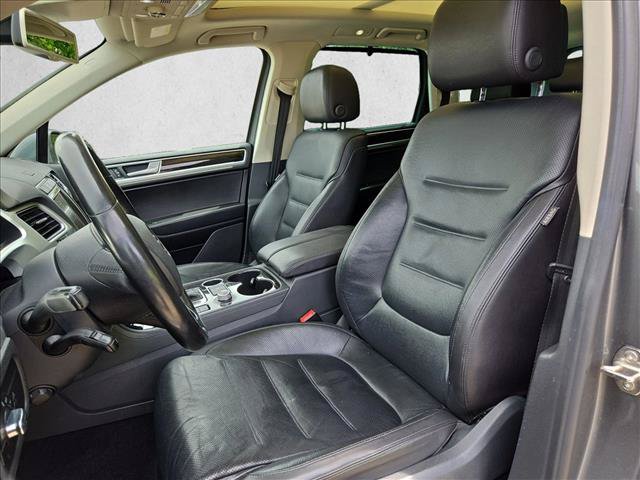 Used 2016 Volkswagen Touareg Executive AWD/4WD image 17