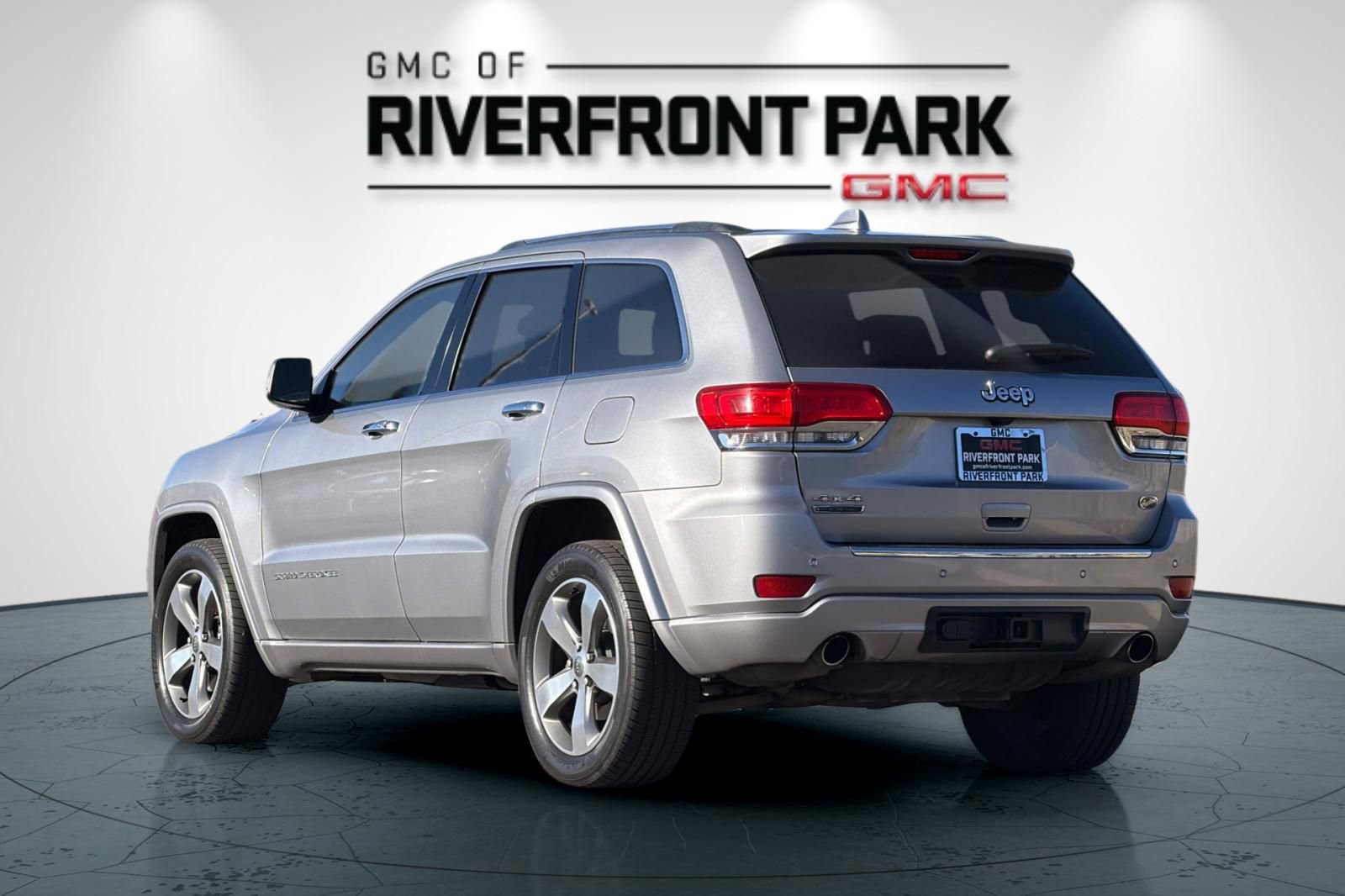 Used 2016 Jeep Grand Cherokee Overland w/ Advanced Technology Group AWD/4WD image 5