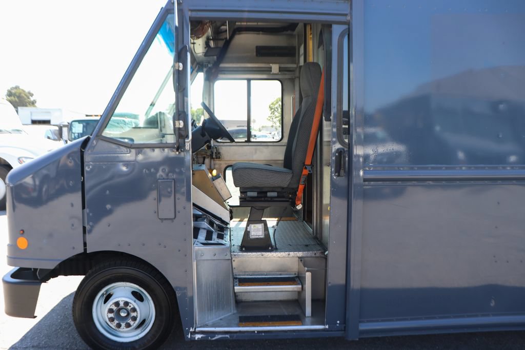 Used 2019 Ford E-450 and Econoline 450 Super Duty RWD image 16