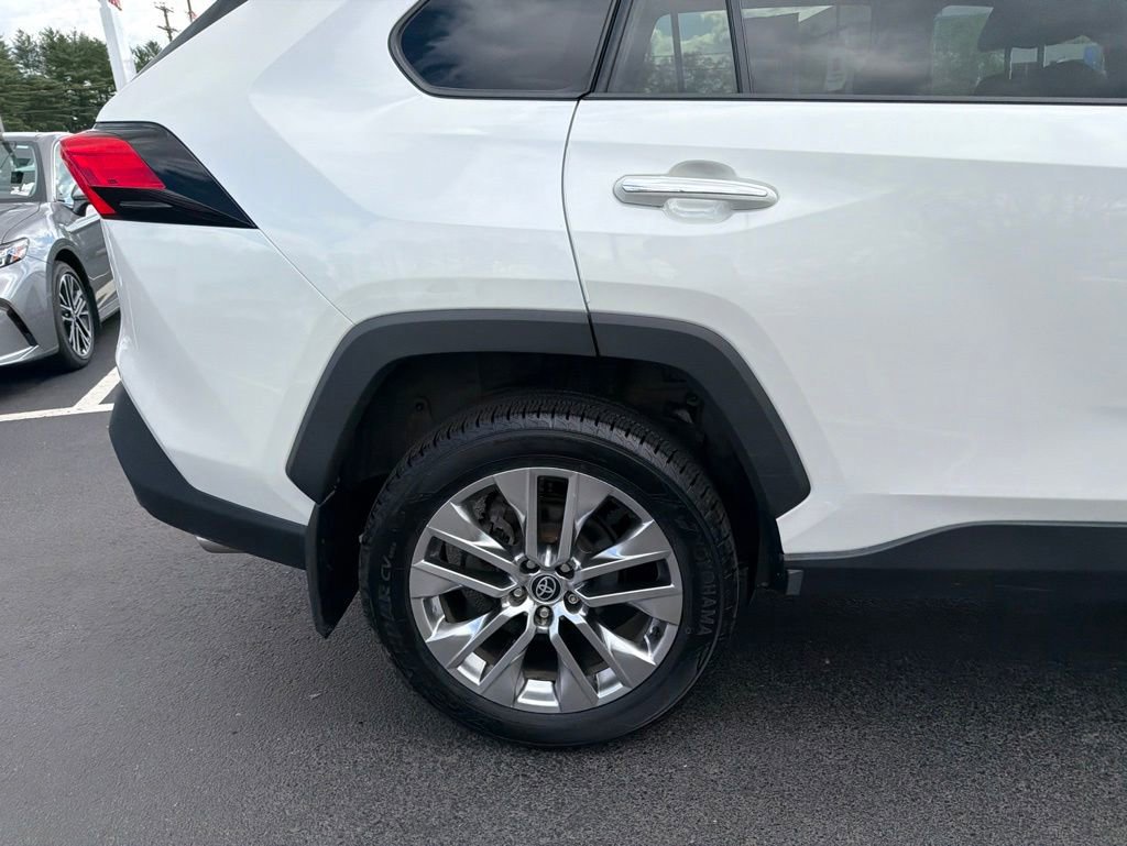 Used 2021 Toyota RAV4 Limited AWD/4WD image 4