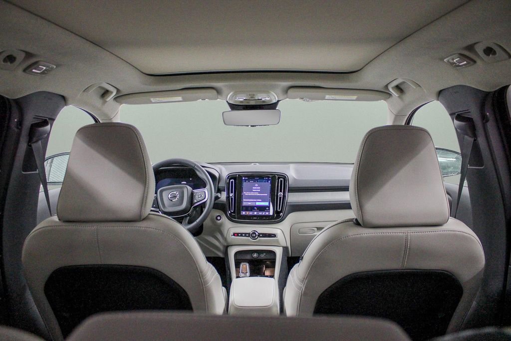 New 2026 Volvo XC40 B4 Plus w/ Protection Package Premier FWD image 29