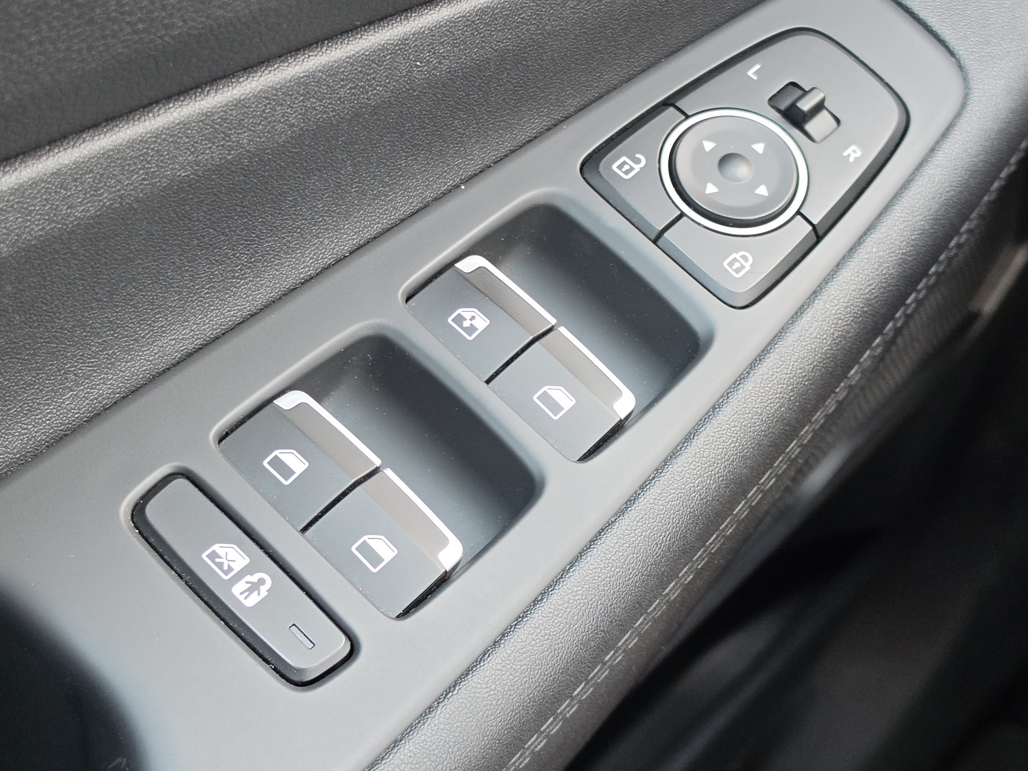 Used 2023 Hyundai Santa Fe SE FWD image 14