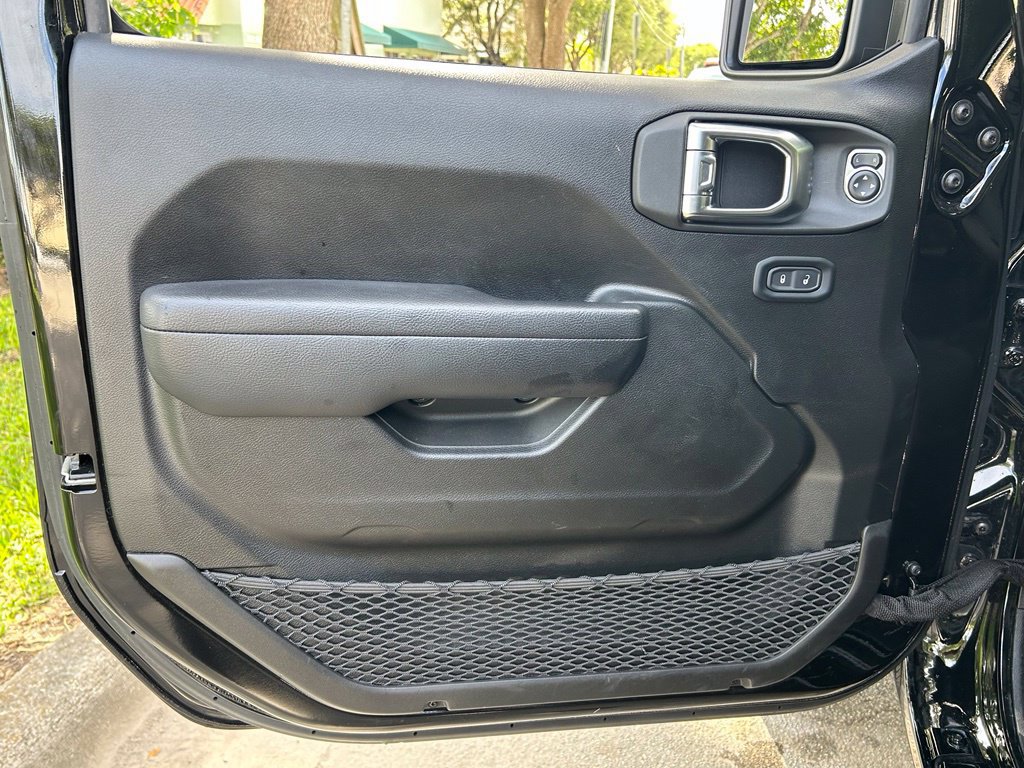 Certified 2025 Jeep Gladiator Sport AWD/4WD image 19